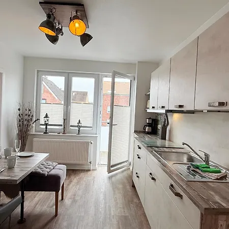 Mien Hus, 2 Apartment *