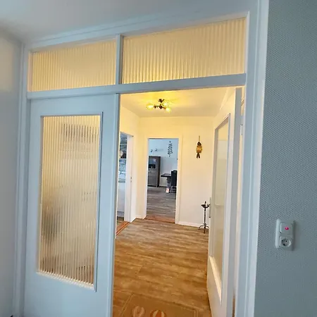 Mien Hus, 2 Apartment *