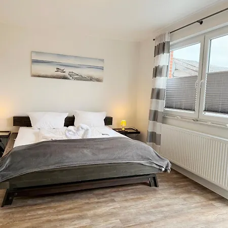 Mien Hus, 2 Apartment *