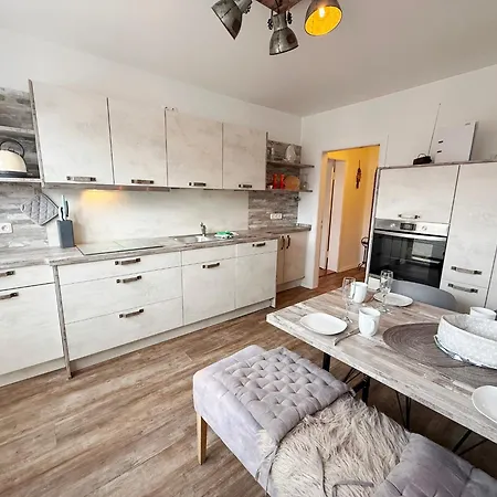 Mien Hus, 2 Apartment
