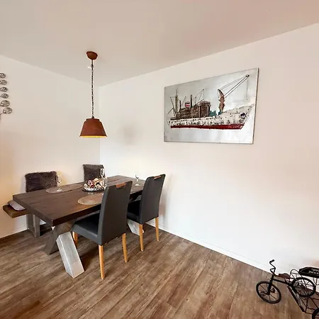Mien Hus, 2 * Busum